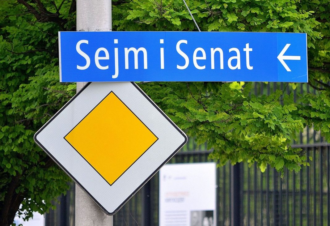 Tablica_MSI_Sejm_i_Senat_ul._Piękna_w_Warszawie