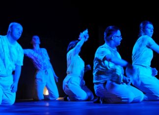 „Ciepłe i puchate” Teatru Smile z Łodzi na Festiwalu Kurtyna 2022