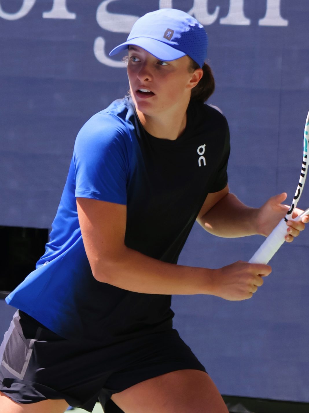 Iga_Świątek_(2023_US_Open)_09_(cropped)