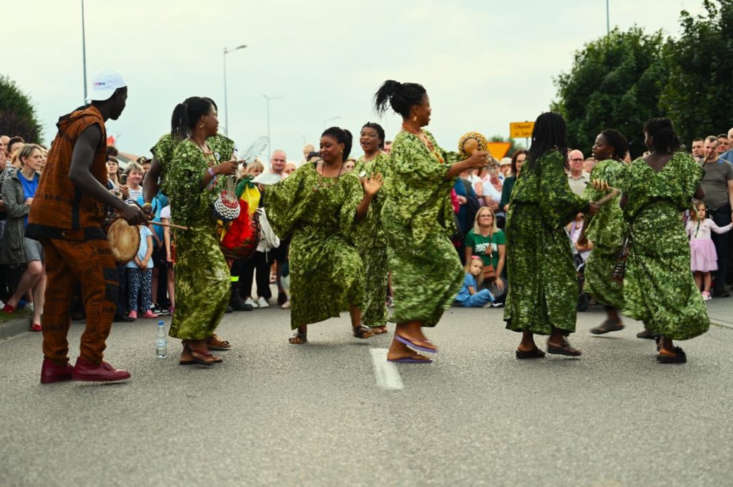 Kaszubskie Spotkania z Folklorem Świata 2025 Zespół Djeli Guinea Troop z Gwinei Foto Dominika Lis Gołębiewska Gazeta Świętojańska (11)